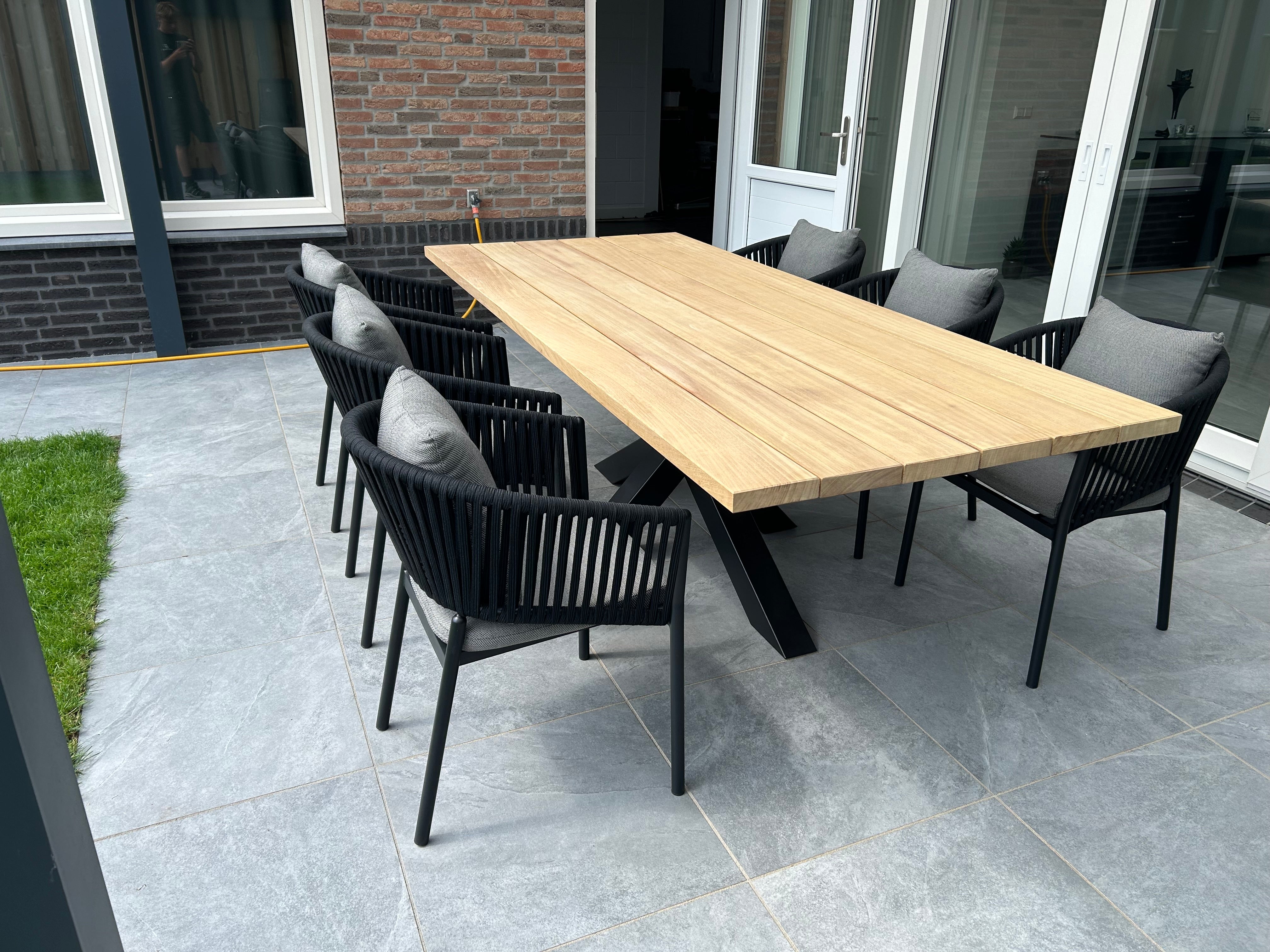 Iroko tuintafel matrix 10x10 cm
