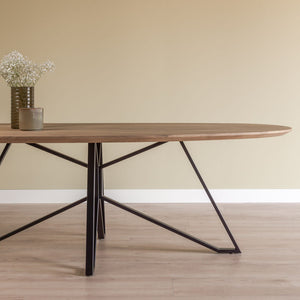 Organische eiken eettafel Vlinder van massief eikenhout met slank metalen onderstel, zijaanzicht van het op maat gemaakte model.