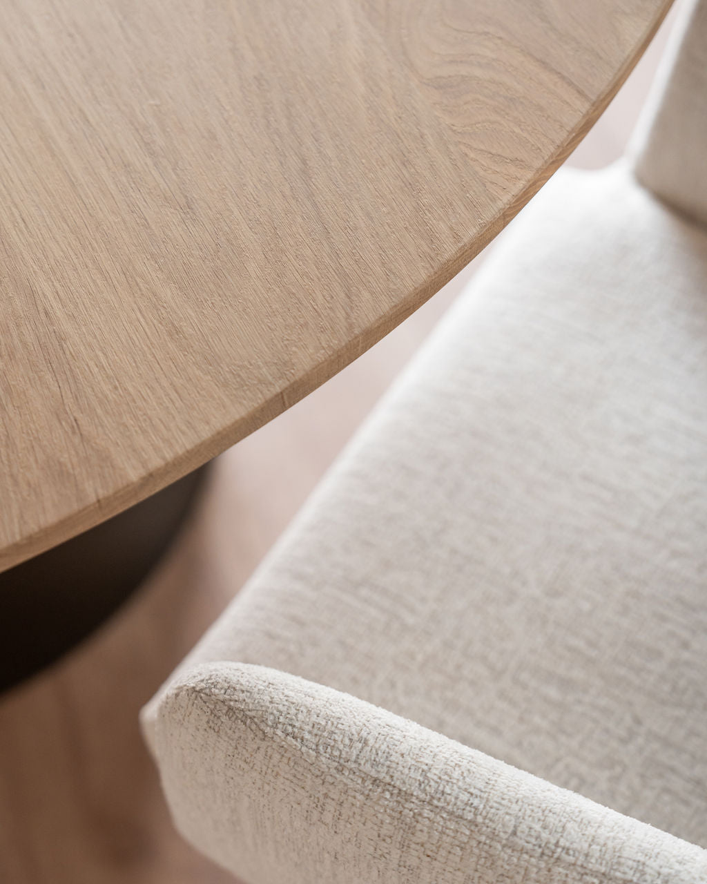 Ronde eettafel eikenhout Lotte detail