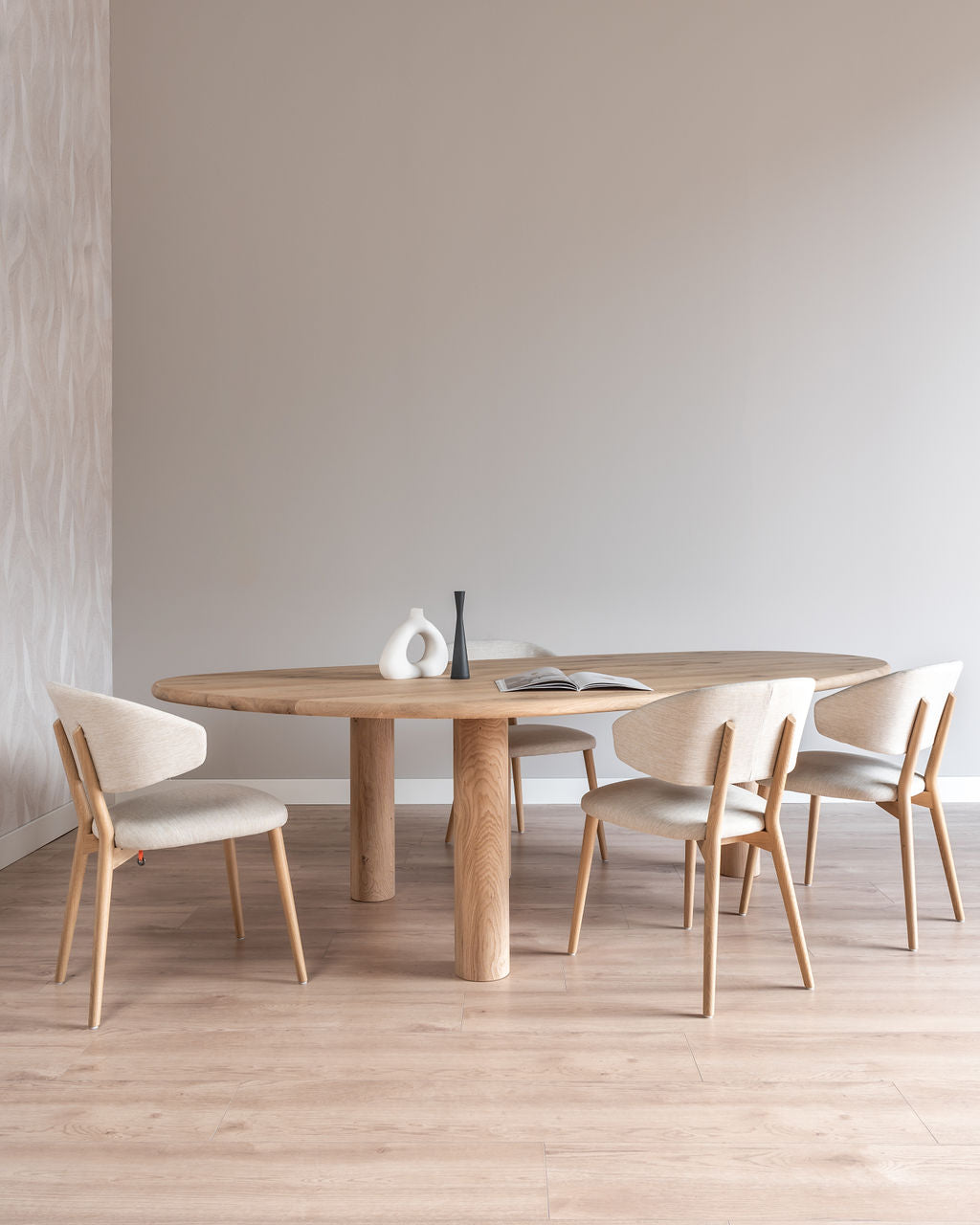 Eettafel eikenhout organisch Rondo voorkant