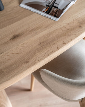 Eettafel eikenhout organisch Rondo bovenkant