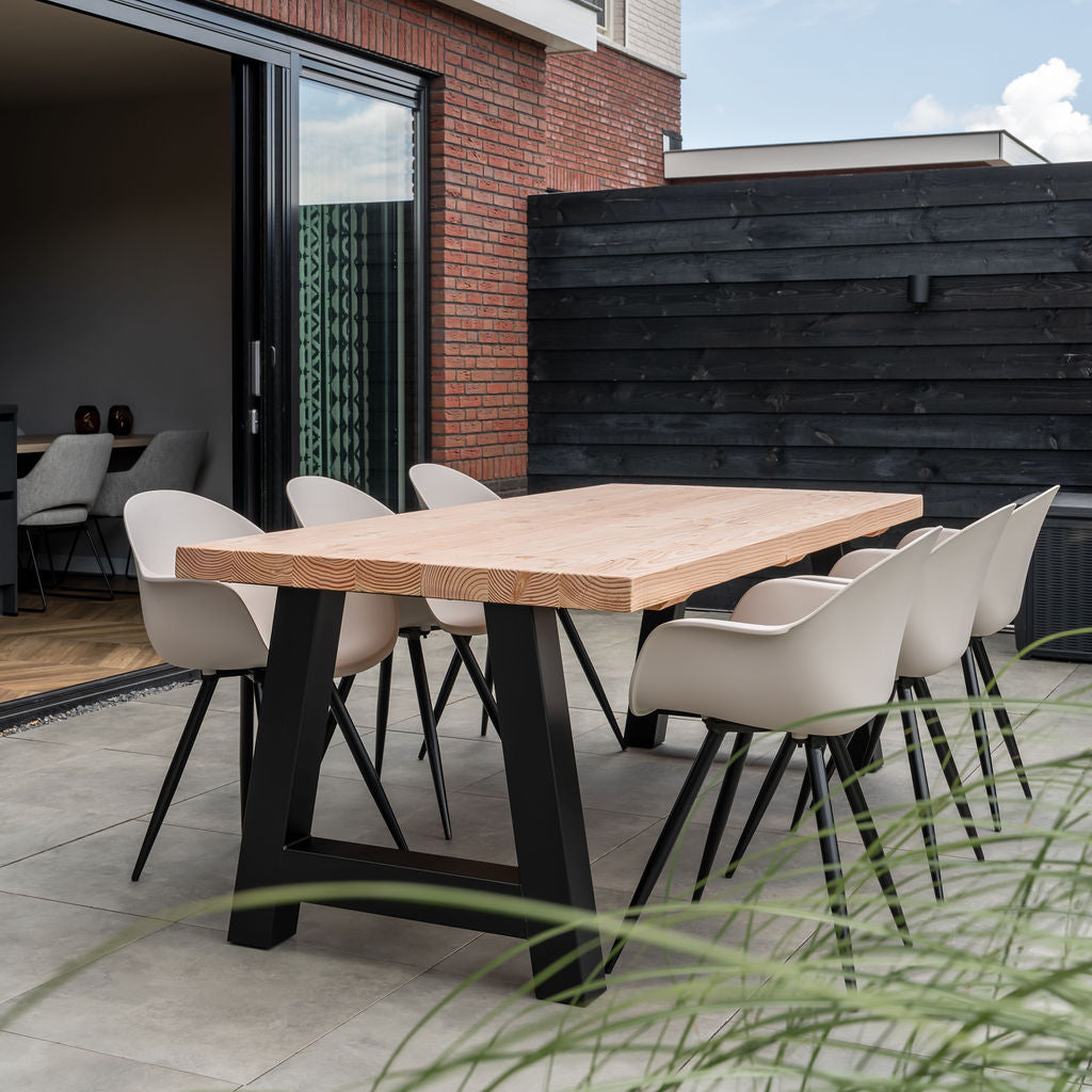Tuintafel douglas met stalen A-poten zwart voorkant