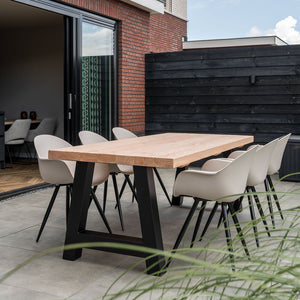 Tuintafel douglas met stalen A-poten zwart voorkant