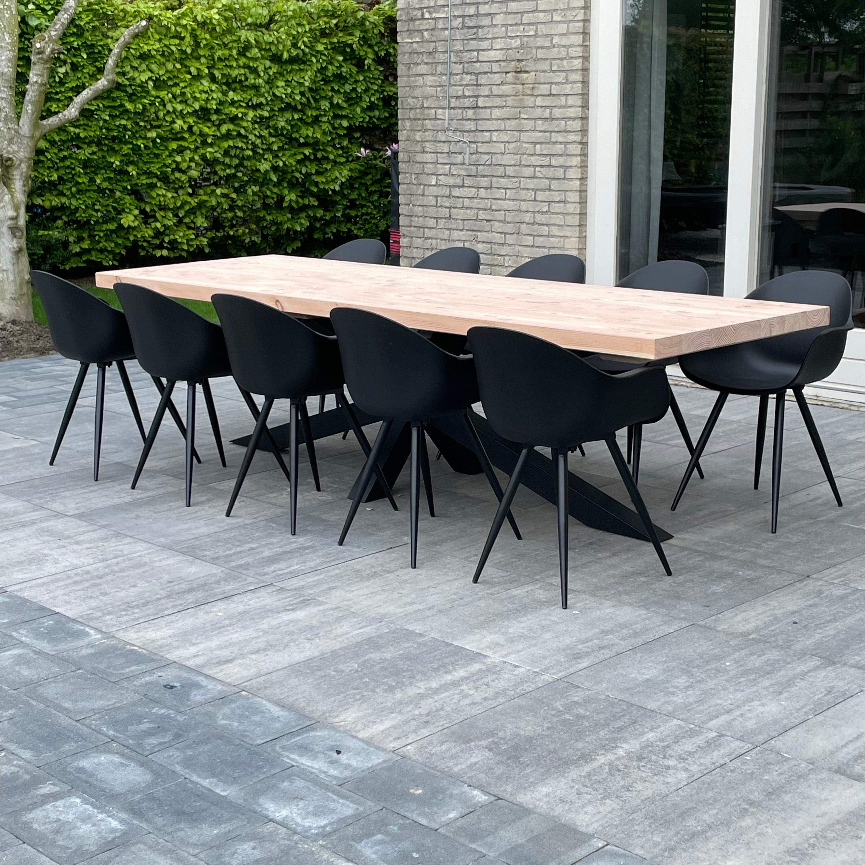 Douglas tuintafel met stalen matrixpoot 10x10cm