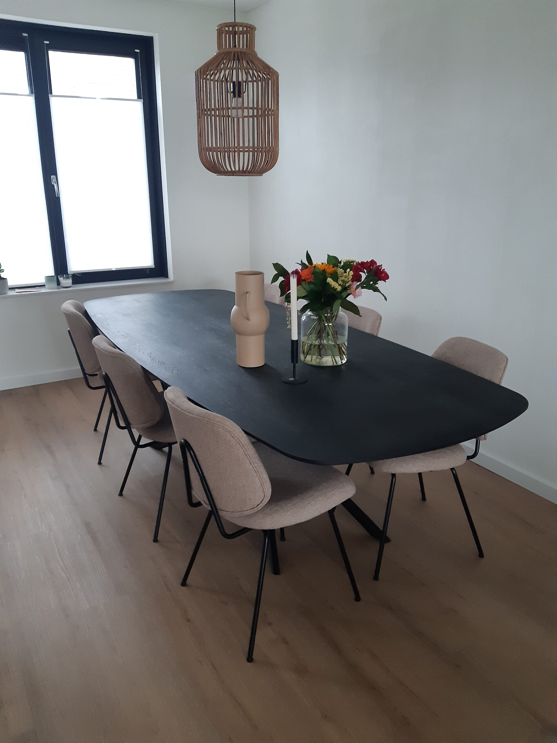 Eettafel eikenhout deens ovaal zwart - Elin tafelpoot zwart