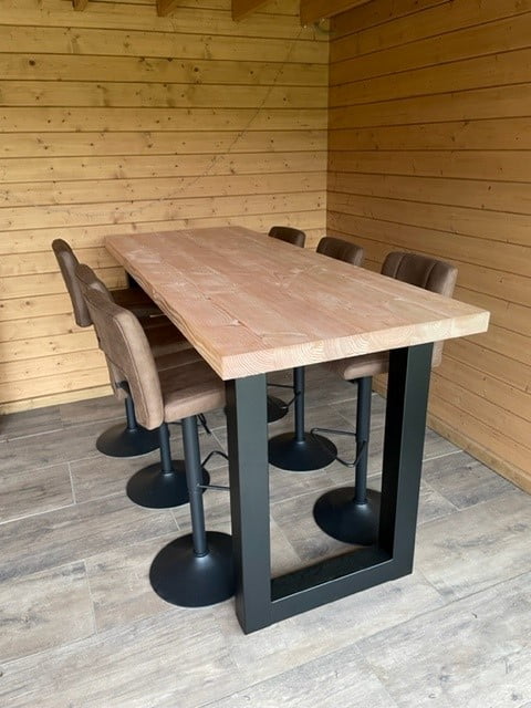 Douglas bartafel met stalen U-poten zwart