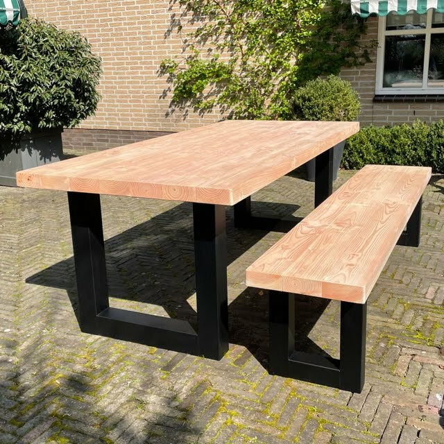 Tuinset douglas tafel en bank met stalen U-poten zwart gepoedercoat