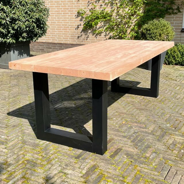 tuintafel douglas met stalen U-poten zwart gepoedercoat