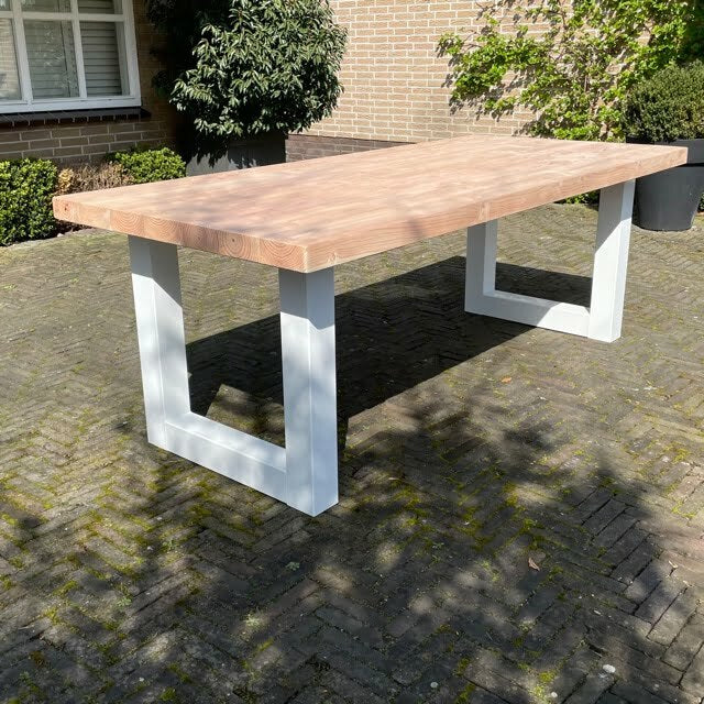 Douglas tuintafel met stalen U-poten WIT