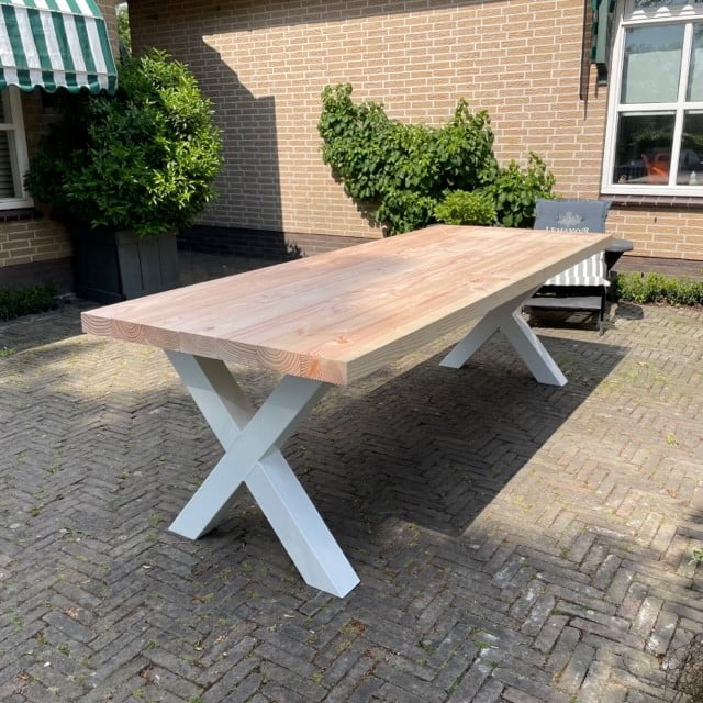 Douglas tuintafel met stalen X-poten WIT